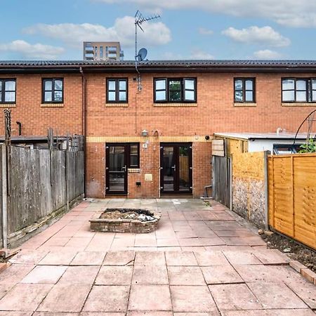 London Single Refurbished Bedroom Exterior foto