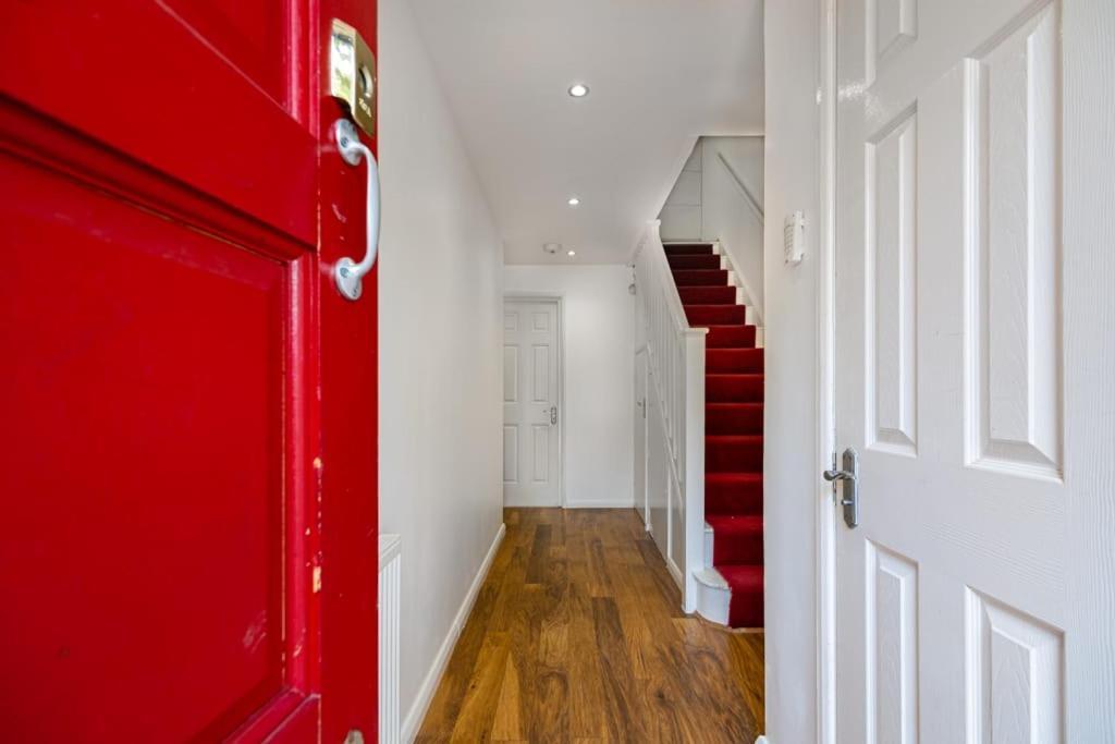 London Single Refurbished Bedroom Exterior foto