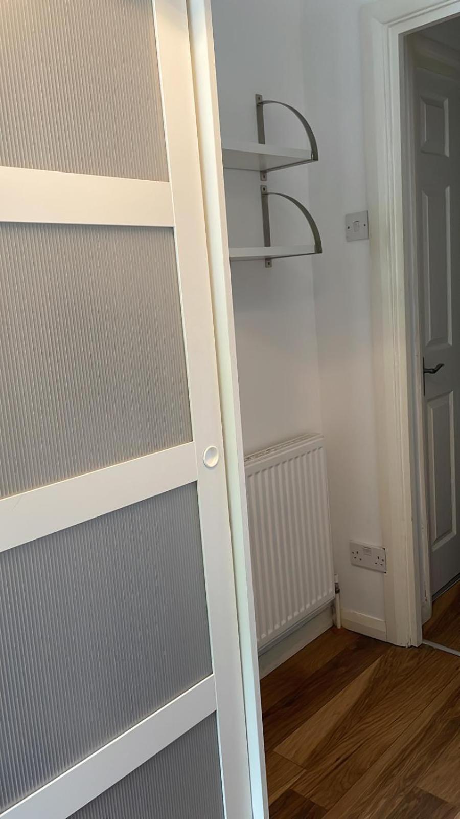 London Single Refurbished Bedroom Exterior foto